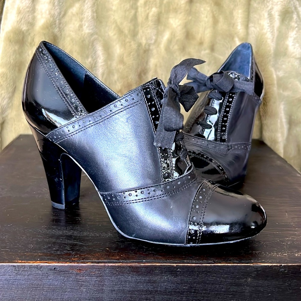 Gianni Bini Black Oxford Leather Pumps Size 7.5